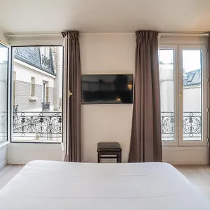Otel De Flore - Montmartre ***